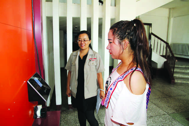 為加強(qiáng)公司機(jī)關(guān)基礎(chǔ)管理，公司機(jī)關(guān)自本月1日起實(shí)行考勤刷臉管理制度